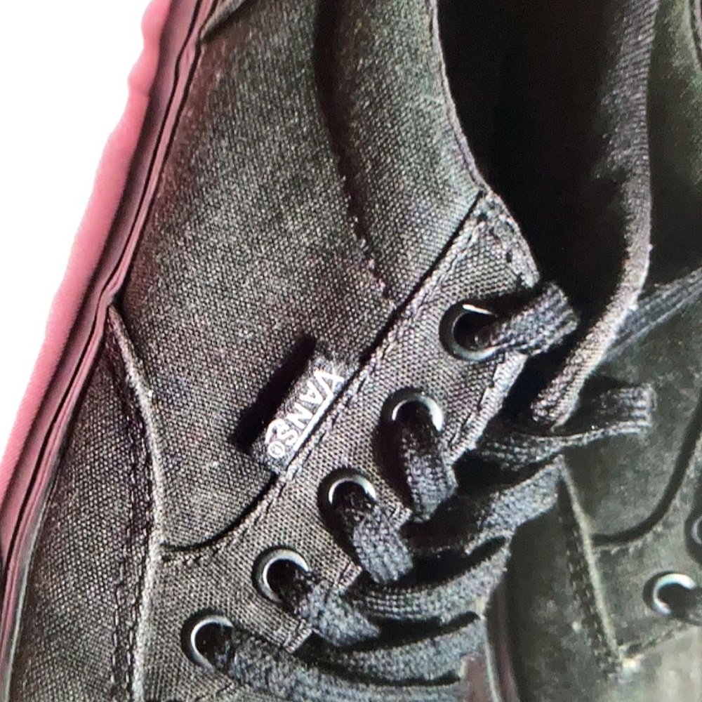Experience the timeless style with these all canvans shoes